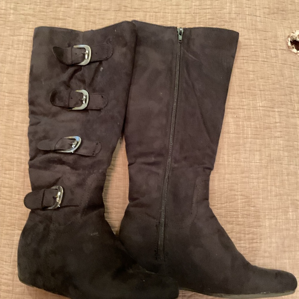 Boots - Picture 2 of 3